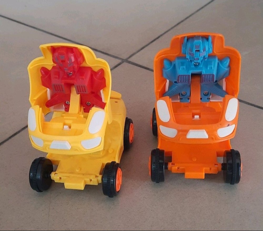 JoyMates Transforming Car to Robot Toy – Friction Powered Push & Go Bump and Transform Vehicle for Kids– PACK OF 2.